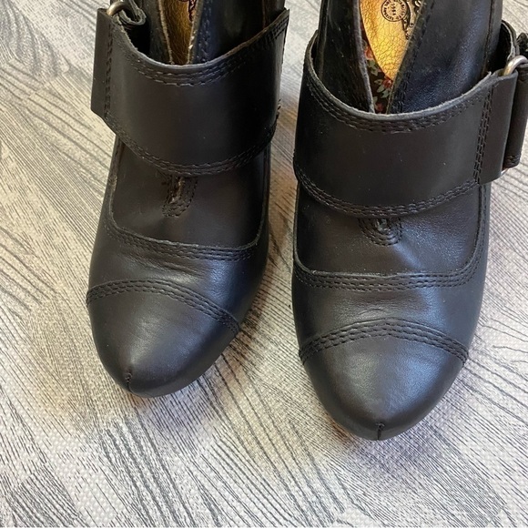 Seychelles Black Leather Heeled Buckle Booties - Picture 11 of 12